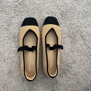 VIVAIA Black and Tan Women's Flats